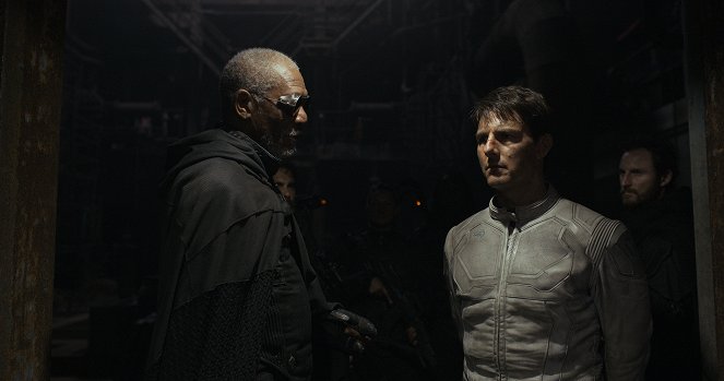 Oblivion - De la película - Morgan Freeman, Tom Cruise