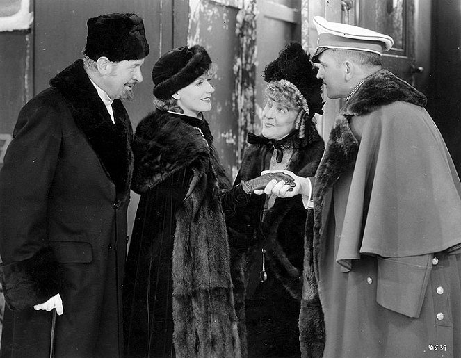 Ana Karenina - De la película - Reginald Owen, Greta Garbo, May Robson, Fredric March