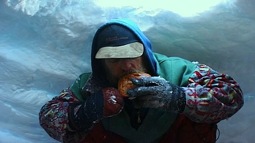 Muž ze sněhové jeskyně - Z filmu