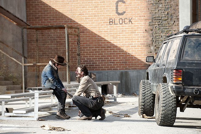 The Walking Dead - Season 3 - Welcome to the Tombs - Photos - Chandler Riggs, Andrew Lincoln