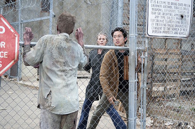 The Walking Dead - Season 3 - Üdv a síroknál! - Filmfotók - Melissa McBride, Steven Yeun