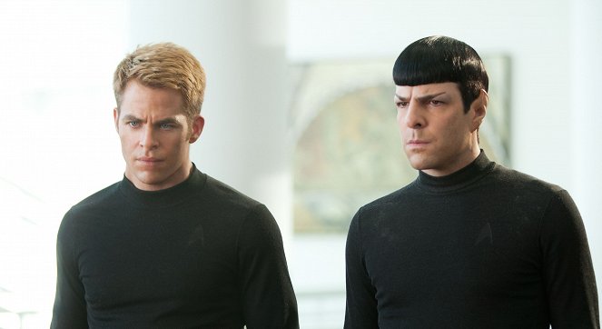 Star Trek - Sötétségben - Filmfotók - Chris Pine, Zachary Quinto