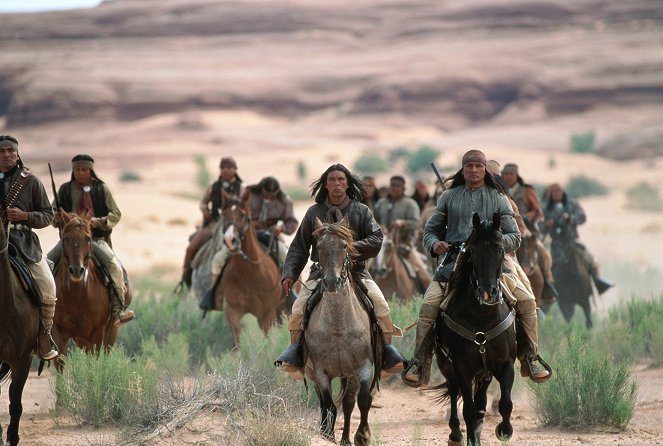 Geronimo - Das Blut der Apachen - Filmfotos - Wes Studi