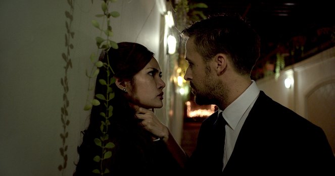 Csak Isten bocsáthat meg - Filmfotók - Yayaying Rhatha Phongam, Ryan Gosling