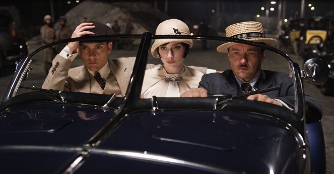 Der Große Gatsby - Filmfotos - Tobey Maguire, Elizabeth Debicki, Joel Edgerton
