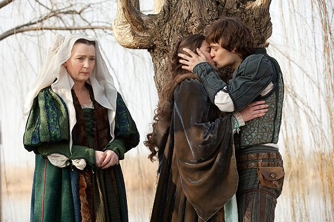 Romeo and Juliet - Photos - Lesley Manville, Hailee Steinfeld, Douglas Booth