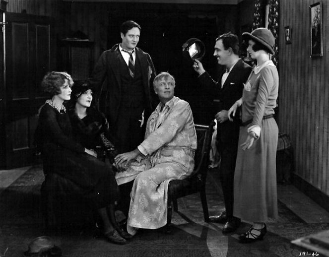 Nellie, the Beautiful Cloak Model - De la película - Claire Windsor, Edmund Lowe, Hobart Bosworth, Raymond Griffith, Mae Busch