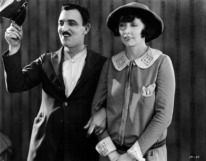 Nellie, the Beautiful Cloak Model - Film - Raymond Griffith, Mae Busch