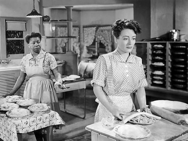 Mildred Pierce - Photos - Butterfly McQueen, Joan Crawford