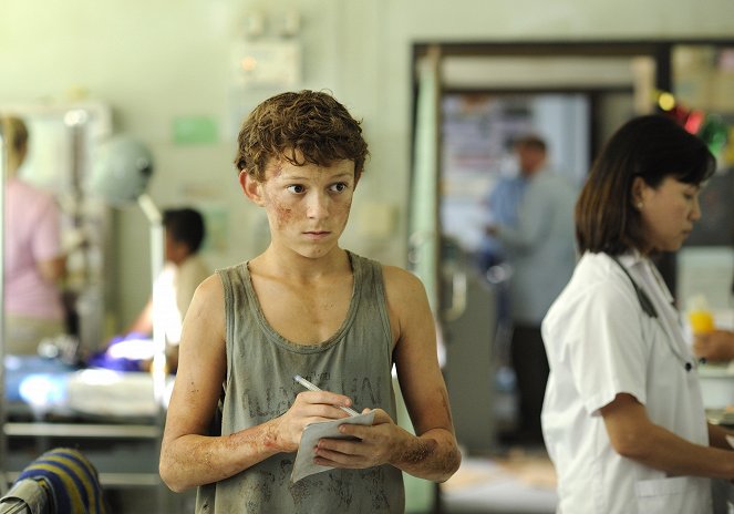 The Impossible - Photos - Tom Holland