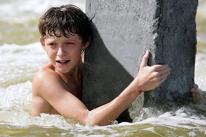 The Impossible - Photos - Tom Holland