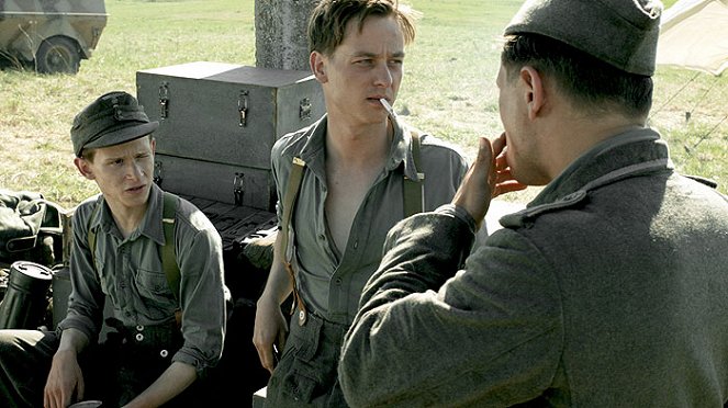 Válečná generace - Z filmu - Joel Basman, Tom Schilling