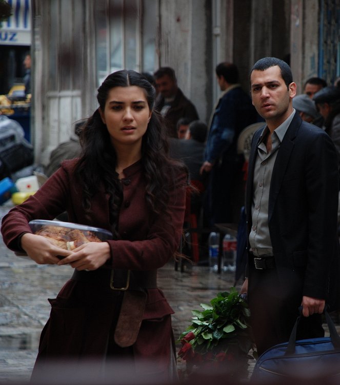 Asi - De la película - Tuba Büyüküstün, Murat Yıldırım