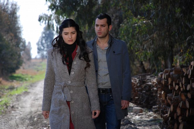 Asi - Filmfotos - Tuba Büyüküstün, Murat Yıldırım