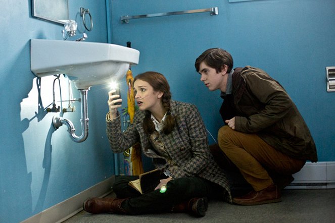 Bates Motel - What's Wrong with Norman - De la película - Olivia Cooke, Freddie Highmore