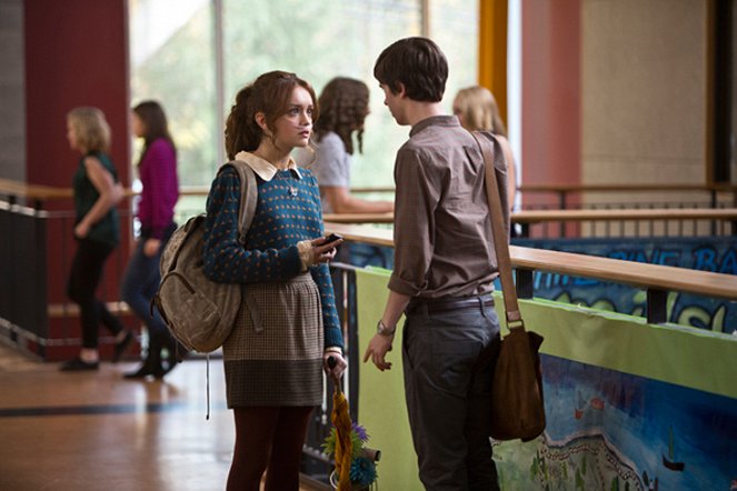 Bates Motel - Season 1 - What's Wrong with Norman - Photos - Olivia Cooke, Freddie Highmore