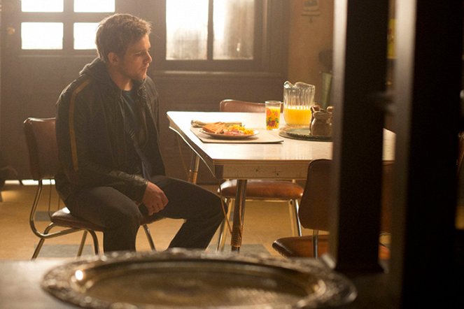 Bates Motel - The Man in Number 9 - Photos - Max Thieriot
