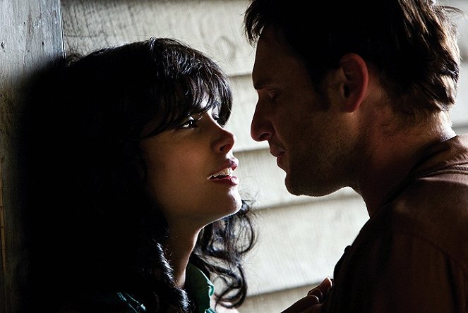 Lopott életek - Filmfotók - Morena Baccarin, Josh Lucas