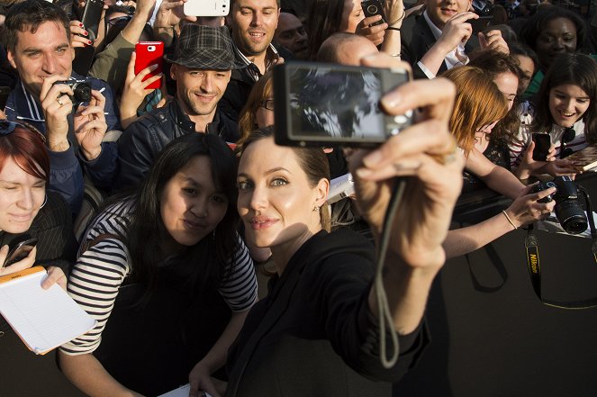 Svetová vojna Z - Z akcií - Angelina Jolie
