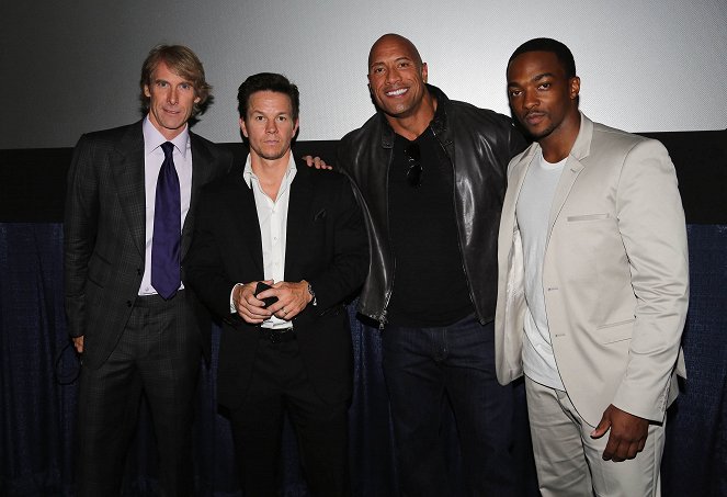 Pot a krev - Z akcí - Michael Bay, Mark Wahlberg, Dwayne Johnson, Anthony Mackie