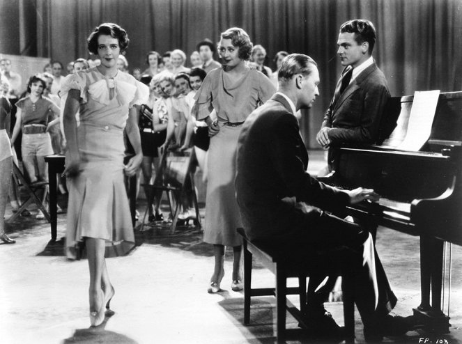 A rivalda fénye - Filmfotók - Ruby Keeler, Joan Blondell, James Cagney