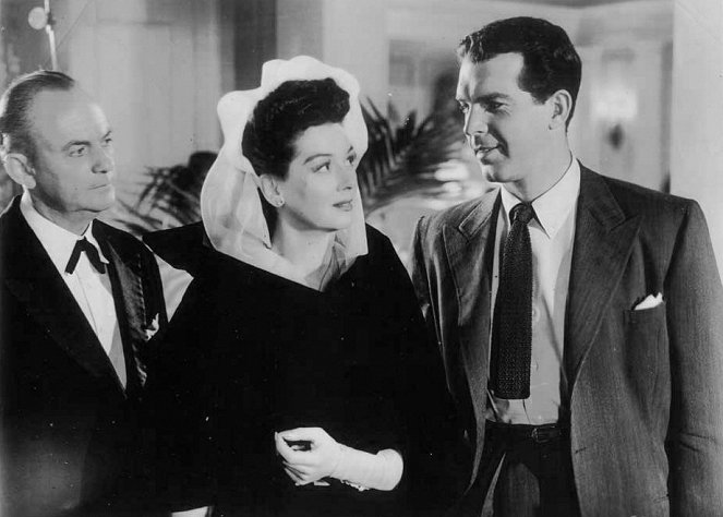 Flight for Freedom - Filmfotos - Rosalind Russell, Fred MacMurray