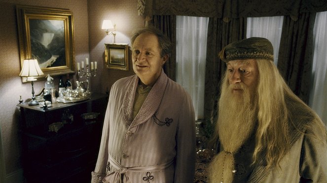 Harry Potter und der Halbblutprinz - Filmfotos - Jim Broadbent, Michael Gambon