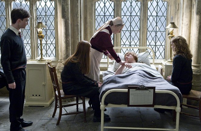 Harry Potter a Princ dvojí krve - Z filmu - Daniel Radcliffe, Gemma Jones, Rupert Grint, Emma Watson