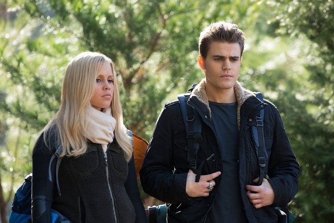 The Vampire Diaries - Down the Rabbit Hole - Photos - Claire Holt, Paul Wesley