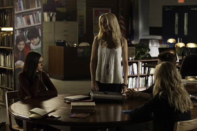 The Vampire Diaries - Season 4 - After School Special - Photos - Nina Dobrev, Claire Holt