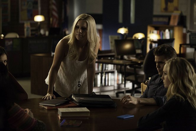 The Vampire Diaries - After School Special - Photos - Claire Holt, Paul Wesley, Candice King
