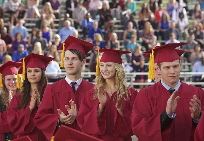 The Vampire Diaries - Graduation - Photos - Nina Dobrev, Candice King, Zach Roerig