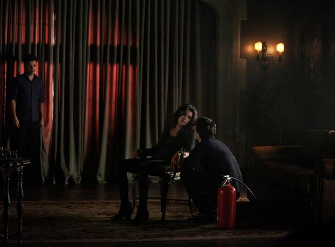 The Vampire Diaries - She's Come Undone - Photos - Paul Wesley, Nina Dobrev