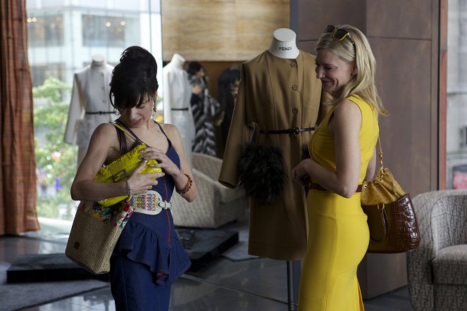 Blue Jasmine - Photos - Sally Hawkins, Cate Blanchett