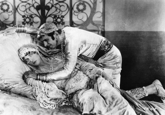 Zloděj z Bagdádu - Z filmu - Julanne Johnston, Douglas Fairbanks