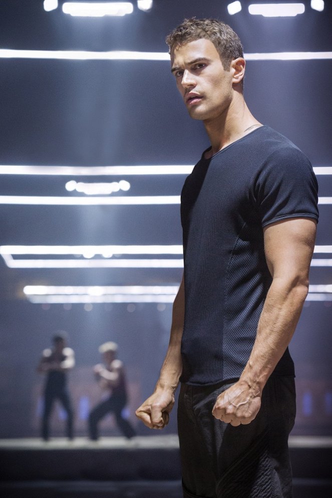 Divergent - Van film - Theo James