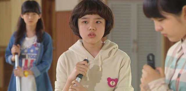 Yeowangui kyosil - De la película - Hyang-gi Kim