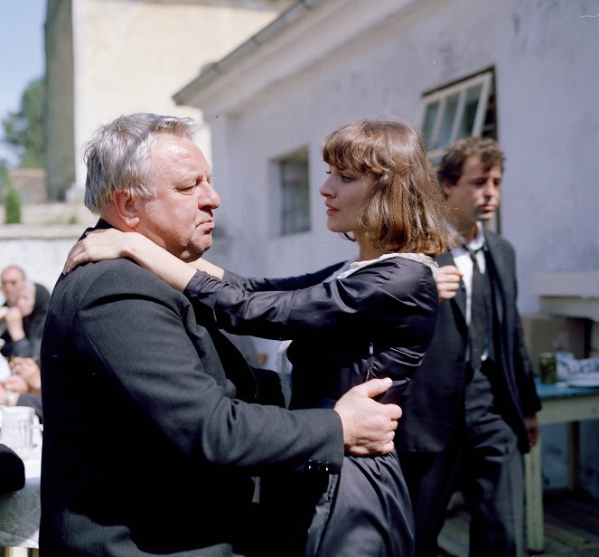 Sanitka - Epizoda 4 - De la película - Josef Karlík, Zlata Adamovská, Zdeněk Žák