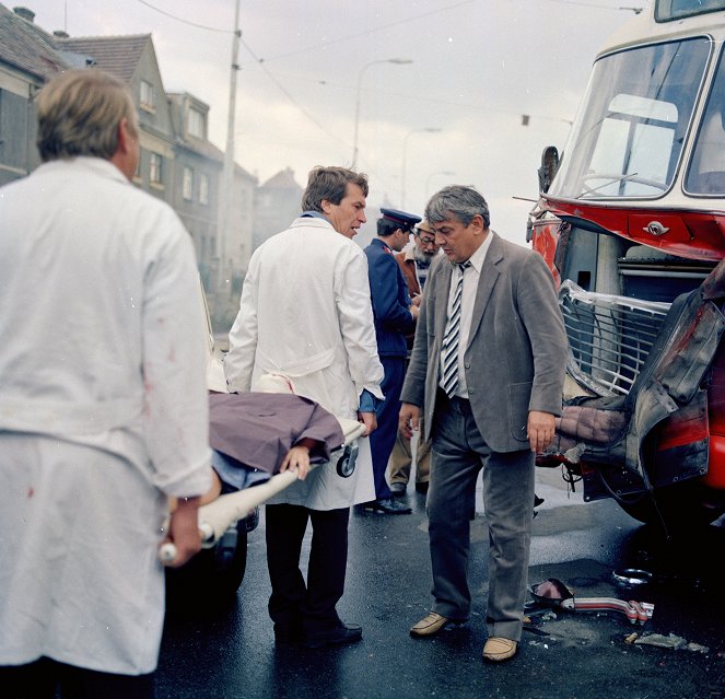 The Ambulance - Episode 4 - Photos - František Němec, Josef Vinklář