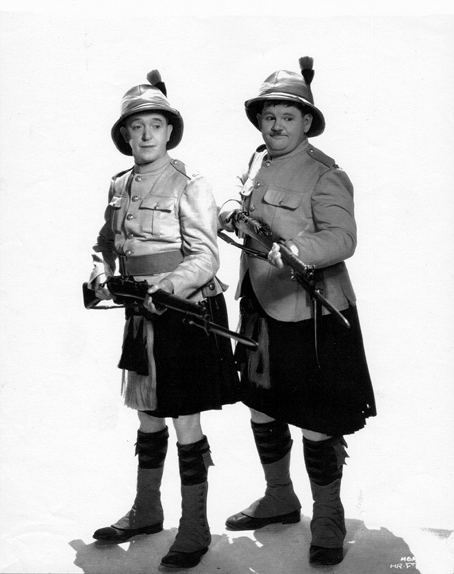 Wir sind vom schottischen Infanterie-Regiment - Werbefoto - Stan Laurel, Oliver Hardy