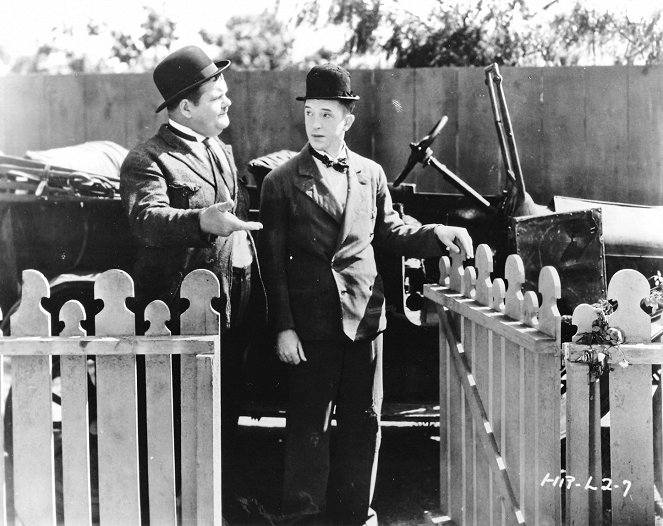 One Good Turn - Do filme - Oliver Hardy, Stan Laurel