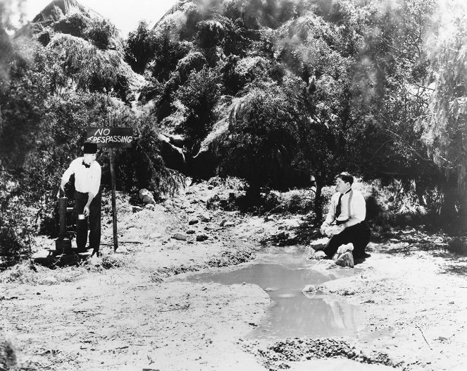 One Good Turn - Filmfotók - Stan Laurel, Oliver Hardy