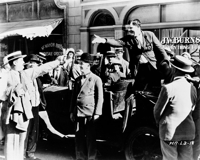 One Good Turn - Filmfotos - Stan Laurel, Oliver Hardy
