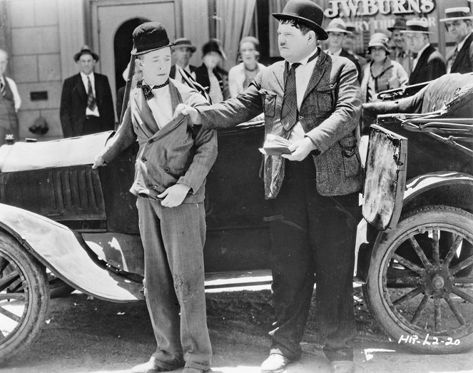 One Good Turn - Do filme - Stan Laurel, Oliver Hardy