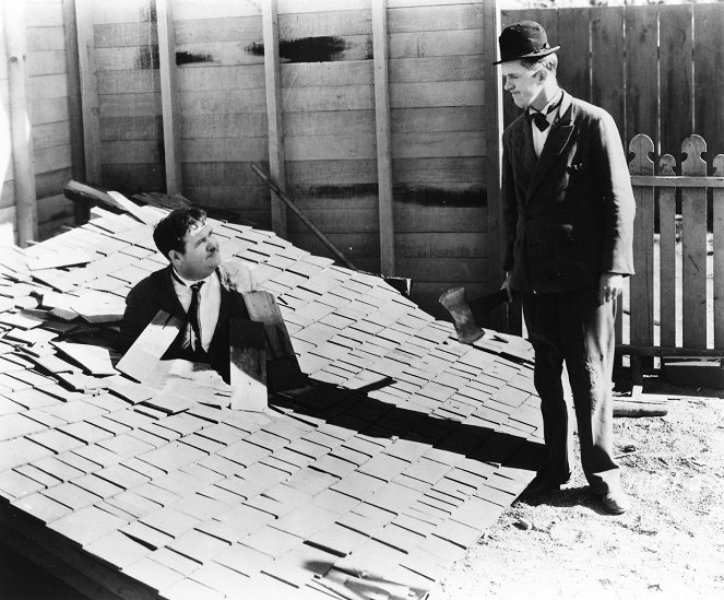 One Good Turn - Filmfotók - Oliver Hardy, Stan Laurel