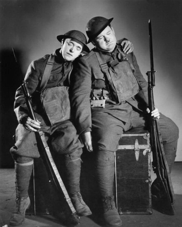 Suruttomat sotapojat - Promokuvat - Stan Laurel, Oliver Hardy