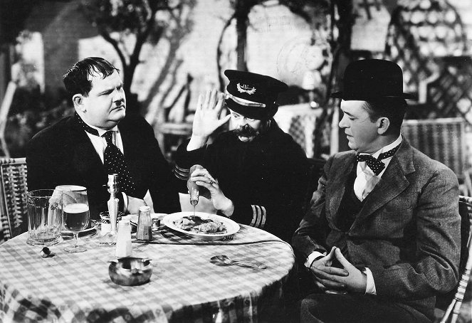 Dick und Doof - Spuk im Jenseits - Filmfotos - Oliver Hardy, James Finlayson, Stan Laurel