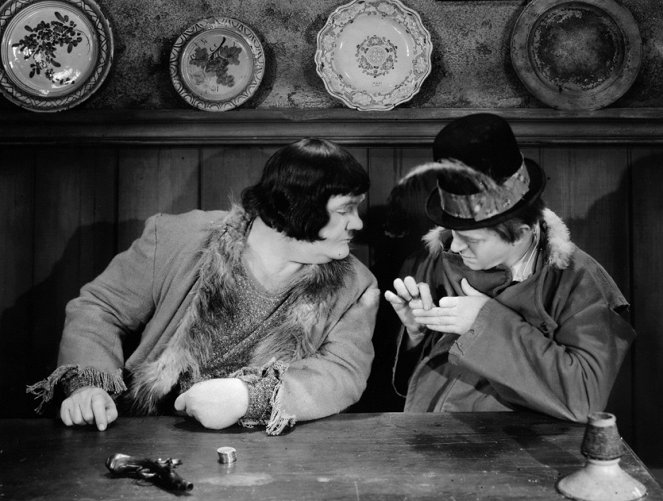The Bohemian Girl - Van film - Oliver Hardy, Stan Laurel