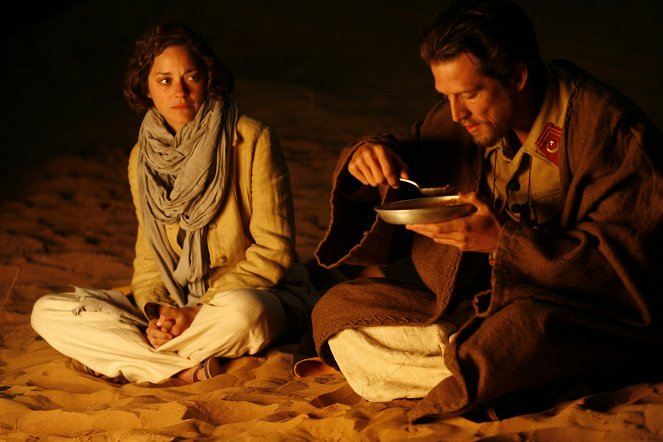 Niebo nad Saharą - Z filmu - Marion Cotillard, Guillaume Canet
