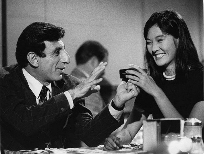 After M*A*S*H - Z filmu - Jamie Farr, Rosalind Chao